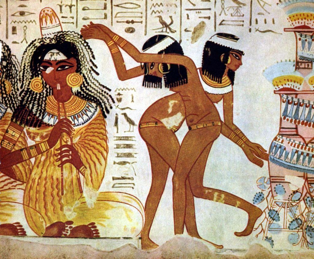 Hieróglifos femininos no Egito Antigo, Papasa e Neferhotep em Karnak, Papel das mulheres egípcias na sociedade, Arqueologia egípcia e descobertas recentes, Representação feminina na arte egípcia, Significado religioso das Esposas de Deus de Amon, Dualidade espiritual e temporal no Antigo Egito, Mulheres líderes na história egípcia, Sociedade egípcia multifacetada, Estudo de gênero em Karnak, Descobertas arqueológicas em túmulos egípcios, Religião e poder feminino em Amon, Figuras femininas na elite egípcia, Complexo de Karnak e sua importância histórica, História das Esposas de Deus em hieróglifos, Riqueza e prosperidade em Karnak, Contribuições das mulheres para a vida egípcia, Dualidade de liderança espiritual e temporal, Descobertas arqueológicas de Papasa, Influência duradoura das Esposas de Deus de Amon.