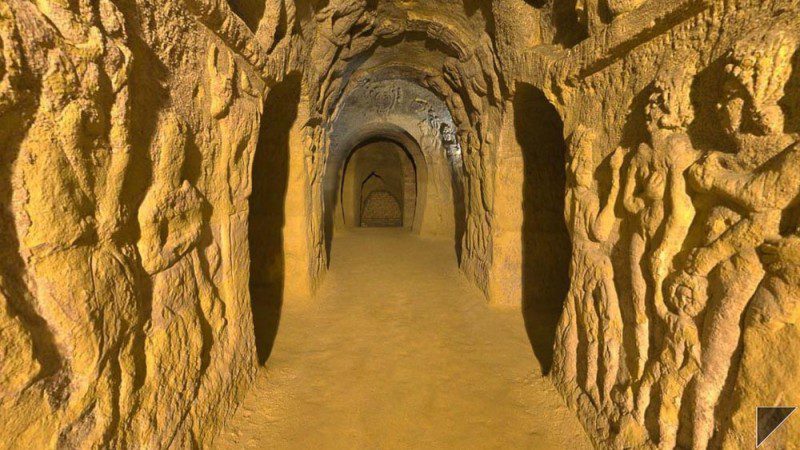 Grotte di Osimo história, Templários em Osimo, Túneis subterrâneos italianos, Segredos dos Cavaleiros Templários, Labirinto de Osimo, Arqueologia em Osimo, Rede de túneis misteriosos, Símbolos templários em Osimo, Mistérios subterrâneos de Osimo, Exploração arqueológica em Osimo, Cavaleiros Templários na Itália, Rituais secretos dos Templários, Tesouros escondidos em Osimo, Conexão histórica de Osimo, Ordens militares medievais, Cavaleiros templários na Idade Média, Arte e arquitetura templária, Patrimônio histórico de Osimo, Arqueologia subterrânea italiana, Turismo cultural em Osimo.