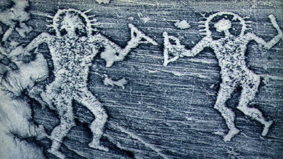 Representações extraterrestres em arte rupestre, Códigos ancestrais de comunicação cósmica, Encontros intergalácticos na pré-história, Petroglifos e suas similitudes globais, Mensagens gravadas em pedra por antigos alienígenas, Tecnologia avançada em pinturas rupestres, Desvendando símbolos misteriosos da ufologia, Artefatos extraterrestres em pinturas rupestres, Significados simbólicos nas pinturas antigas, Mitos e crenças espirituais ligados a alienígenas, Evolução da ufologia e estudos arqueológicos, Simbolismo extraterrestre nas culturas antigas, Teorias contemporâneas sobre vida extraterrestre, Impacto cultural das descobertas ufológicas, Astronáutica pré-histórica e tecnologias antigas, Comparação iconográfica de representações alienígenas, Entrevistas etnográficas e tradições orais sobre visitantes estelares, Exploração de narrativas mitológicas de diferentes culturas, Desafios na decifração de símbolos cósmicos, Interseção entre arte rupestre e realidade cósmica.