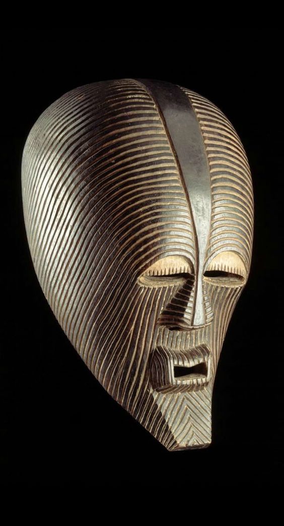 Máscaras tribais africanas significados, Rituais africanos máscaras Congo, Significados cosmologia Congo, Artefatos sagrados tribos Congo, Mitologia máscaras africanas, Tradições ancestrais Congo, Ritualismo artefatos tribais, Simbolismo máscaras rituais, Significados cosmogonia africana, Cultura ancestral Congo, História rituais tribais Congo, Arte africana colecionadores, Significado máscaras Kifwebe, Conexões Luba e Songye, Segredos artefatos tribais, Religiosidade tribos Congo, Simbolismo espiritual máscaras, Ritualismo artefatos antigos, Tradições sagradas Congo, Artesanato Congo colecionadores, Crenças mitológicas tribos africanas, Rituais espirituais Congo, Significados máscaras rituais Congo